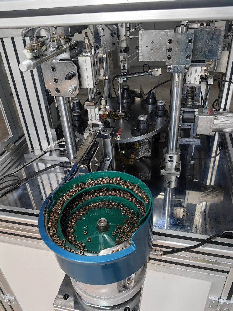 自动压铜套、铆钉设备